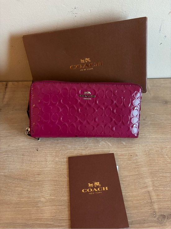 Coach Handbags - Authentic Coach patent leather zippy wallet